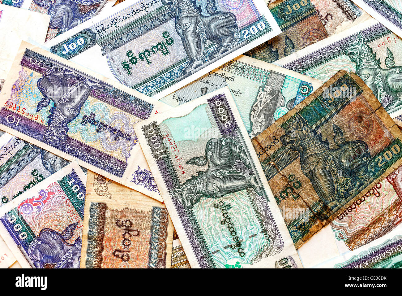 Myanmar (Burma) Geld, alte und neue Kyat Banknoten. Stockfoto