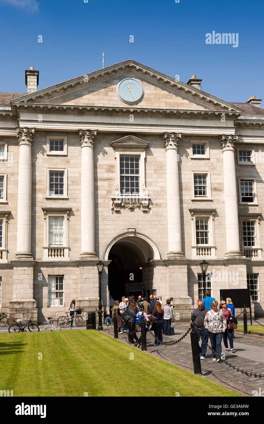 Irland, Dublin, Trinity College, Regent House, Besucher, Parliament Square Stockfoto