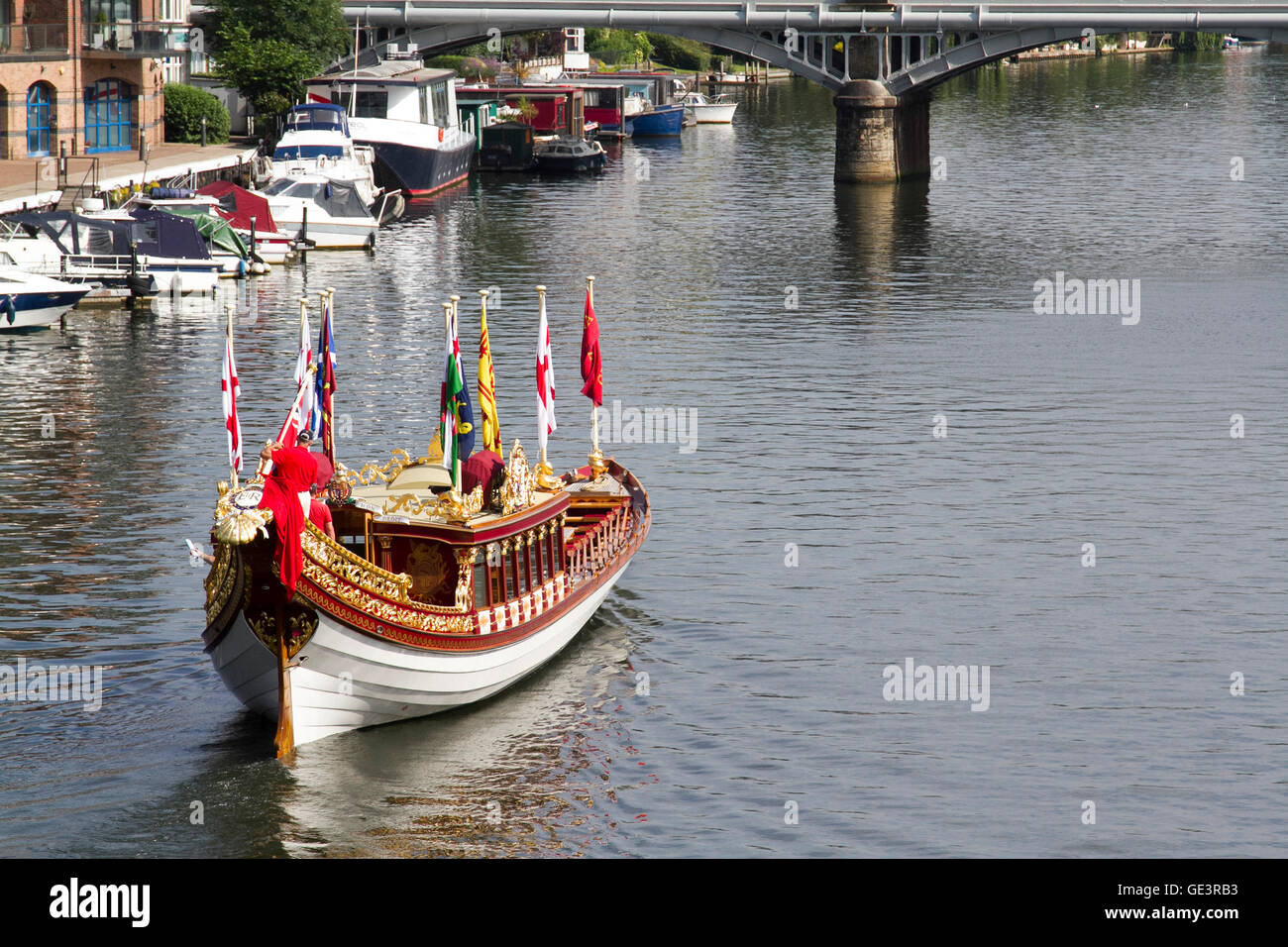 Kingston-London, UK. 23. Juli 2016. Royal Barge Gloriana navigiert auf der Themse in Kingston auf einen schönen warmen, sonnigen Tag in Kingston nach Themse Credit: Amer Ghazzal/Alamy Live-Nachrichten Stockfoto