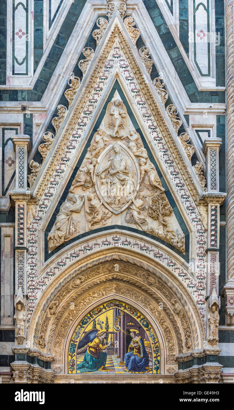 Florenz, Provinz Florenz, Toskana, Italien.  Porta della Mandorla oder Mandel-Tür des Doms Stockfoto