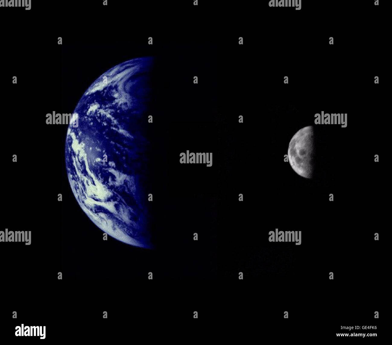 Mariner 10 hat diese Ansicht von Erde und Mond während seiner Mission aufgenommen. Die 1973 gestartete Raumsonde lieferte wichtige Daten über Mond und Quecksilber, was zu unserem Verständnis des inneren Sonnensystems beitrug. Stockfoto