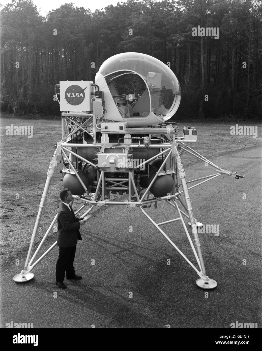 (5 Mai 1963) Fahrzeug für Mondlandung Forschungseinrichtung im Langley Research Center in Hampton, Virginia.   Bild-Nr.: L-1963-09781 Stockfoto