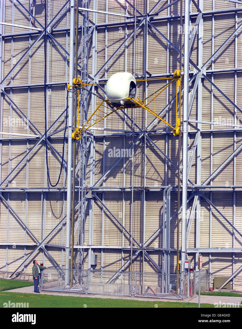 Der National Full-Scale Tunnel Aerodynamics Complex der NASA ist eine große Forschungseinrichtung, die zur Erprobung der Aerodynamik von Flugzeugmodellen genutzt wird. Es unterstützt die Untersuchung von Luftstrom und Aerodynamik in der Luft- und Raumfahrt. Stockfoto