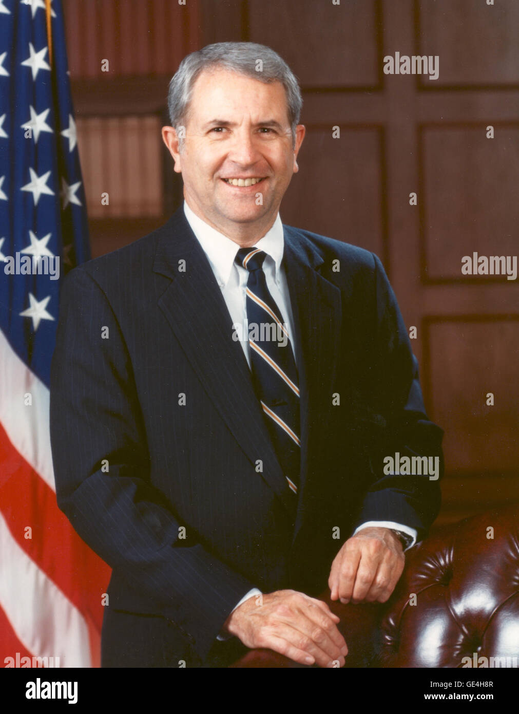 Vizeadmiral Richard H. wirklich amtierte achte Administrator der NASA vom 14. Mai 1989 bis 31. März 1992. Vor seiner Ernennung Administrator wirklich diente als Associate Administrator der NASA für die Raumfahrt. In dieser Position leitete er den mühsamen Wiederaufbau des Space-Shuttle-Programms nach dem Challenger-Unglück. Wirklich hat Karriere begann in der Marine; 1965 wurde er einer der ersten militärischen Astronauten ausgewählt, um die Luftwaffe Manned Orbiting Laboratory Program in Los Angeles, Kalifornien. Wechselte er zur NASA als Astronaut im August 1969 dann als Capsule Communicator für alle drei diente Stockfoto