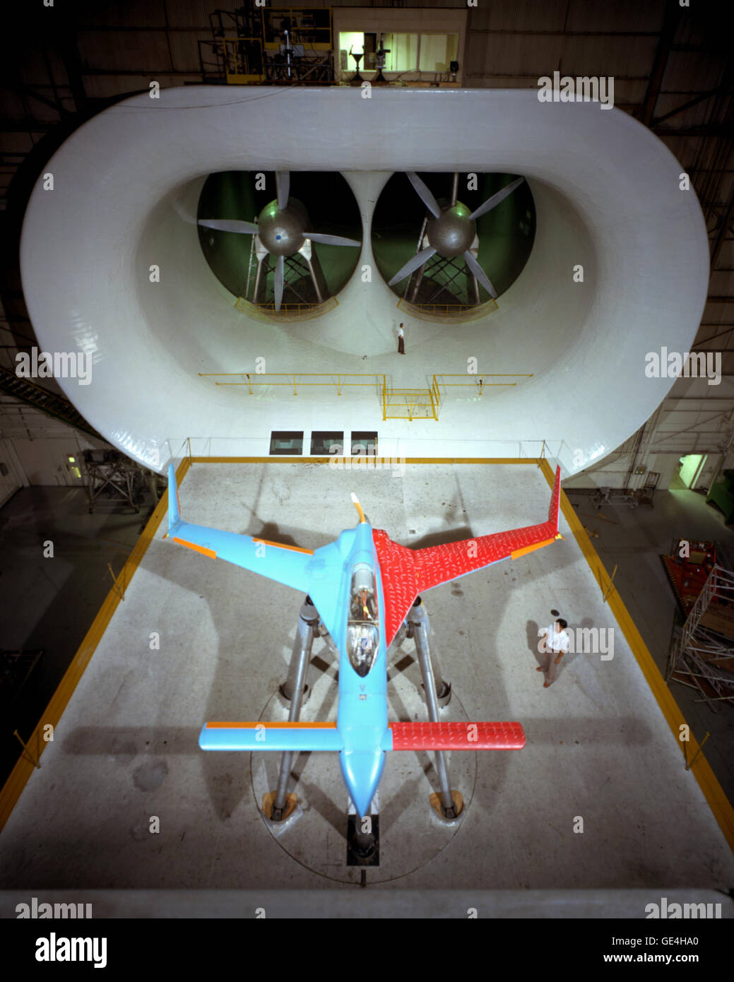 Die Rutan Modell 33 VariEze wurde von Modell und Composites Abschnitt des Langley Research Center erbaut und dann in die 30 x 60 Full Scale Tunnel getestet. Das Handwerk wurde nicht für den Flug gebaut, aber habe einen Elektromotor zum Antrieb des Propellers im Rahmen seiner Aerodynamik studieren im Tunnel installiert. Stockfoto