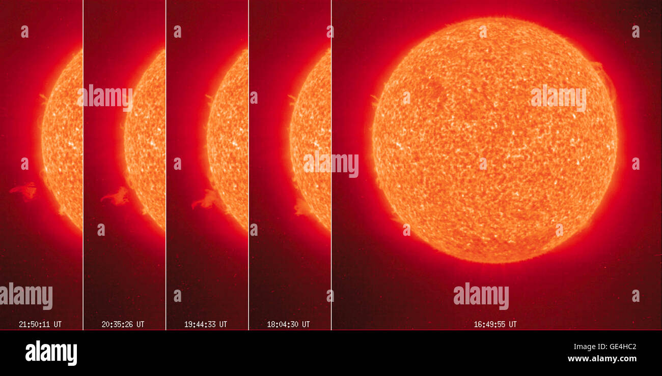 Solar- und Heliospheric Observatory (SOHO), ein Gemeinschaftsprojekt von ESA und NASA, nahm diese Abfolge von Bildern mit der Extreme Ultraviolet Imaging Telescope, eines der Informationsstelle 12 Instrumente. Gut sichtbar auf der linken unteren Seite ist ein "eruptive Prominenz" oder Blob von 60.000 F (33.315 C) Gas Messung mehr als 80.000 Meilen (128.747 km) lang. Wenn das Observatorium das Bild am 11. Februar 1996, fand war das Blob an mehr als 15.000 mph (24.140 km/h) unterwegs. Eruptionen wie diese auftreten, wenn eine erhebliche Menge an coolen dichten Plasma oder ionisiertes Gas entweichen Stockfoto