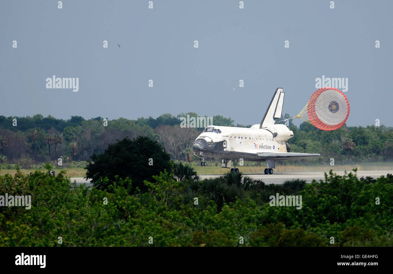 Das Space Shuttle Discovery landet um 11:15 Uhr MESZ, Samstag, 14. Juni 2008, am Kennedy Space Center in Florida.  Während der 13-Tage-Mission Entdeckung und die Crew von STS-124 neue Komponenten des japanisches Experiment-Modul oder der Kibo, an der internationalen Raumstation ISS und das Kanada gebauten speziellen Zweck Dextrous Manipulator zur internationalen Raumstation ISS geliefert.    Bild-Nr.: Datum: 14. Juni 2008 Stockfoto