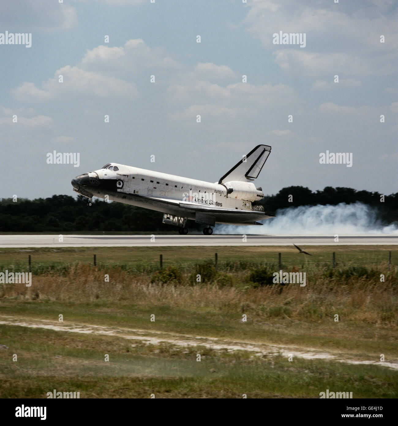 Das Space Shuttle Discovery STS-91 Mission landete am 12. Juni 1998 am Kennedy Space Center. Die Landung markierte das Ende des Shuttle-Mir-Programms und 812-Tage kontinuierliche US-Präsenz im Raum.  Bild-Nr.: sts091-s-033 Datum: 12. Juni 1998 Stockfoto