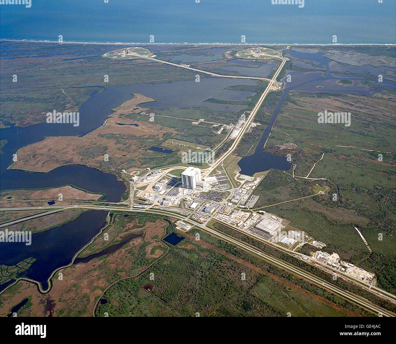 Der Startkomplex 39 des Kennedy Space Center, ein entscheidender Ort für die Raumfahrtmissionen der NASA, umfasst das Vehicle Assembly Building und das Launch Control Center und ist für Montage-, Stapelungs- und Startoperationen ausgelegt. Stockfoto