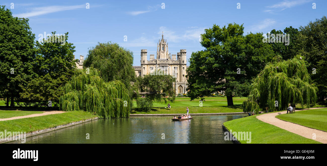 Eine schöne Aussicht auf St. Johns College und den Fluss Cam in Cambridge, UK. Stockfoto