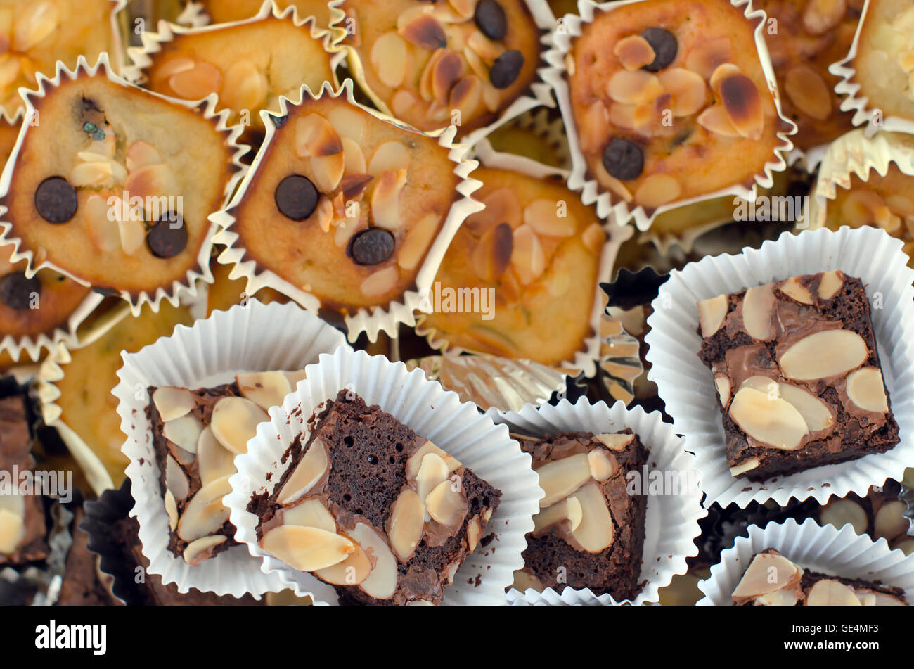 Hausgemachte Schokoladen-Brownie Kuchen und Bananenkuchen Stockfoto