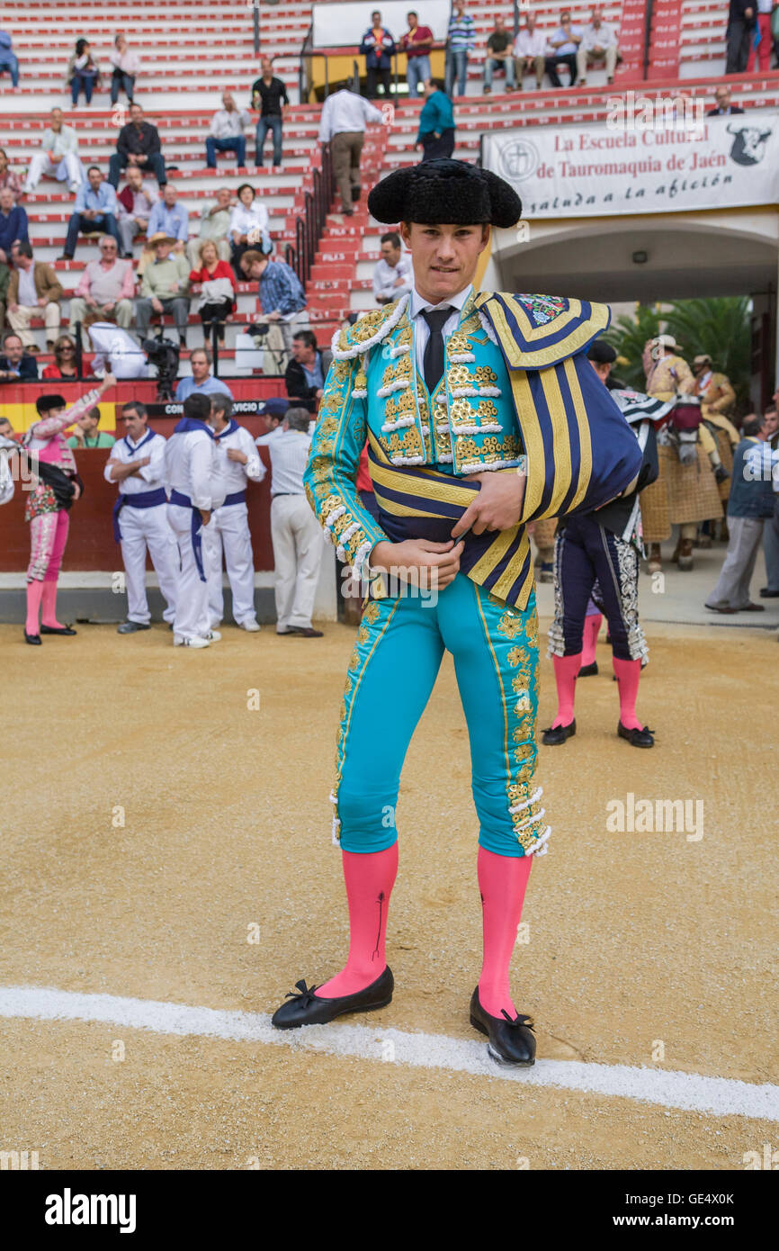 Die spanischen Torero Daniel Luque bei der Paseillo oder erste Parade beim Stierkampf in der Stierkampfarena von Jaen, Spanien Stockfoto