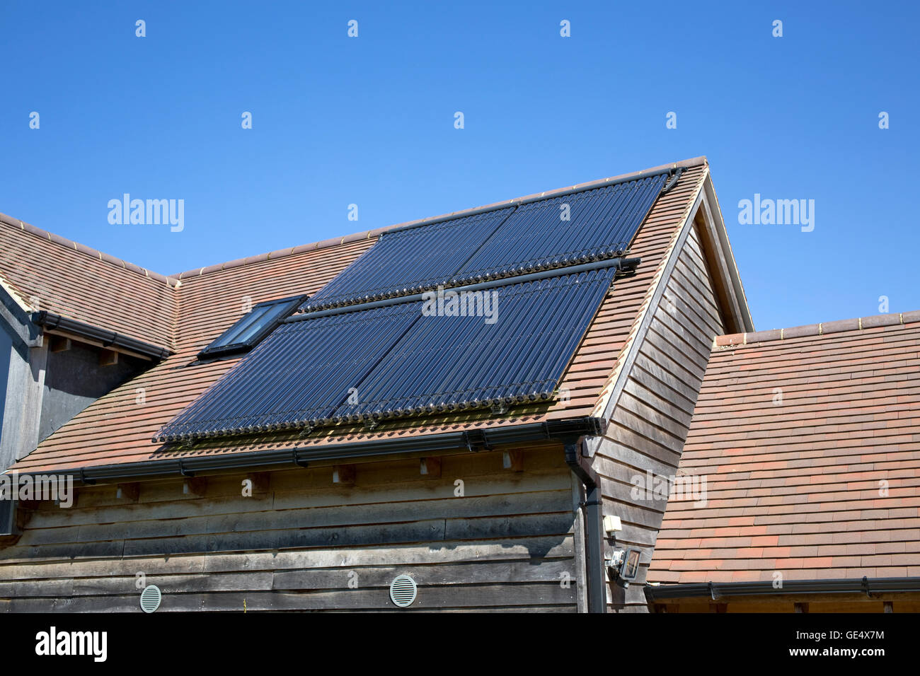 Vakuum-Röhren der thermischen Solaranlage Colemans Hill Farm Mickleton UK Stockfoto