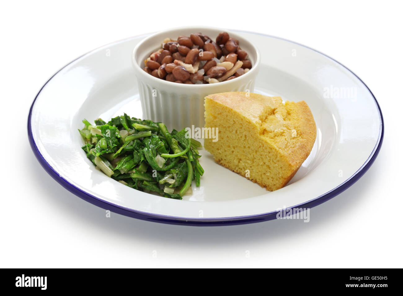 Bohnen und Greens mit Maisbrot, Küche der Südstaaten der USA Stockfoto