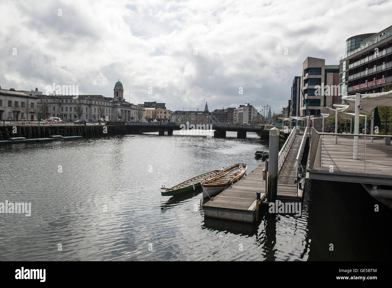 Blick auf die Stadt Cork und den Fluss Lee, Republik Irland Stockfoto
