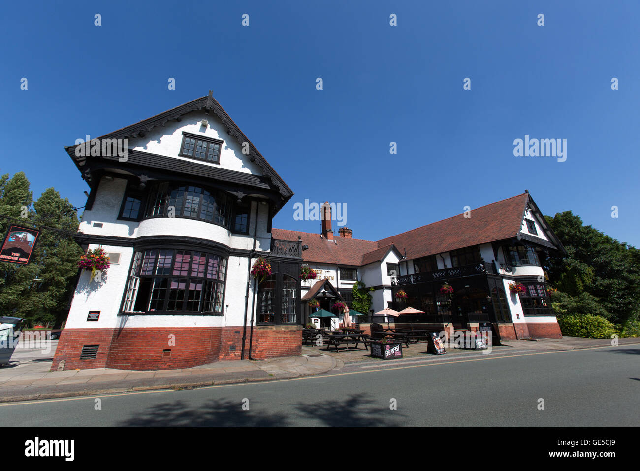 Dorf Port Sunlight, England. malerische Ansicht des Bridge Inn öffentlichen Haus und Hotel auf dem Port Sunlight Bolton Road. Stockfoto