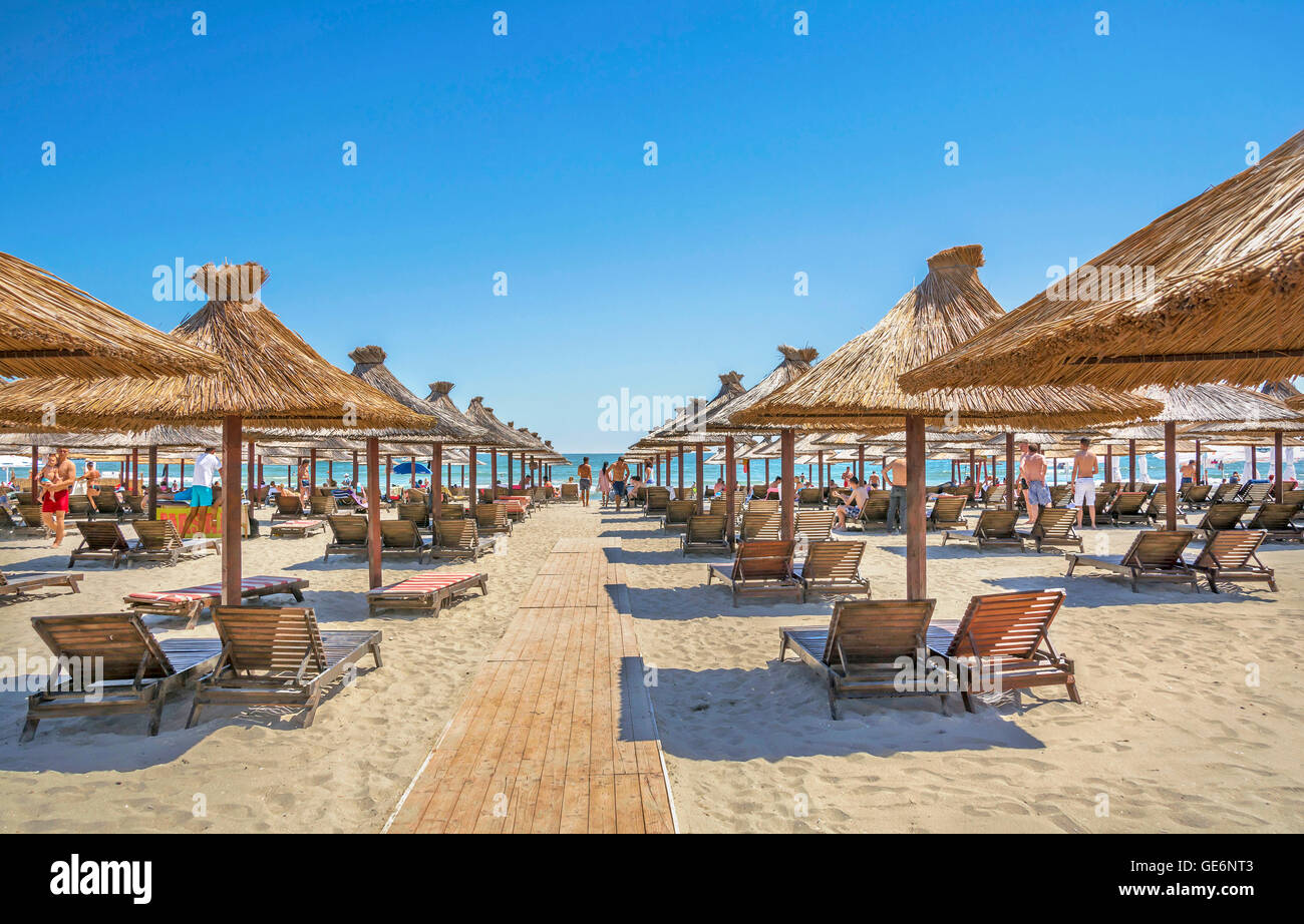 Sommererholung auf der Küste des Schwarzen Meeres im Badeort Mamaia, Rumänien. Stockfoto
