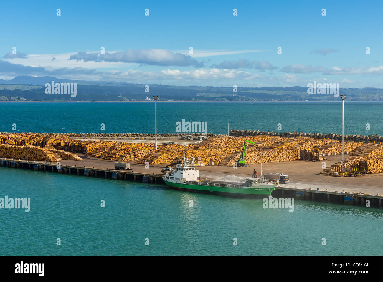 NZ-Export protokolliert alle Stapel oben warten auf das nächste Schiff im Hafen von Wellington, Neuseeland kommen Stockfoto