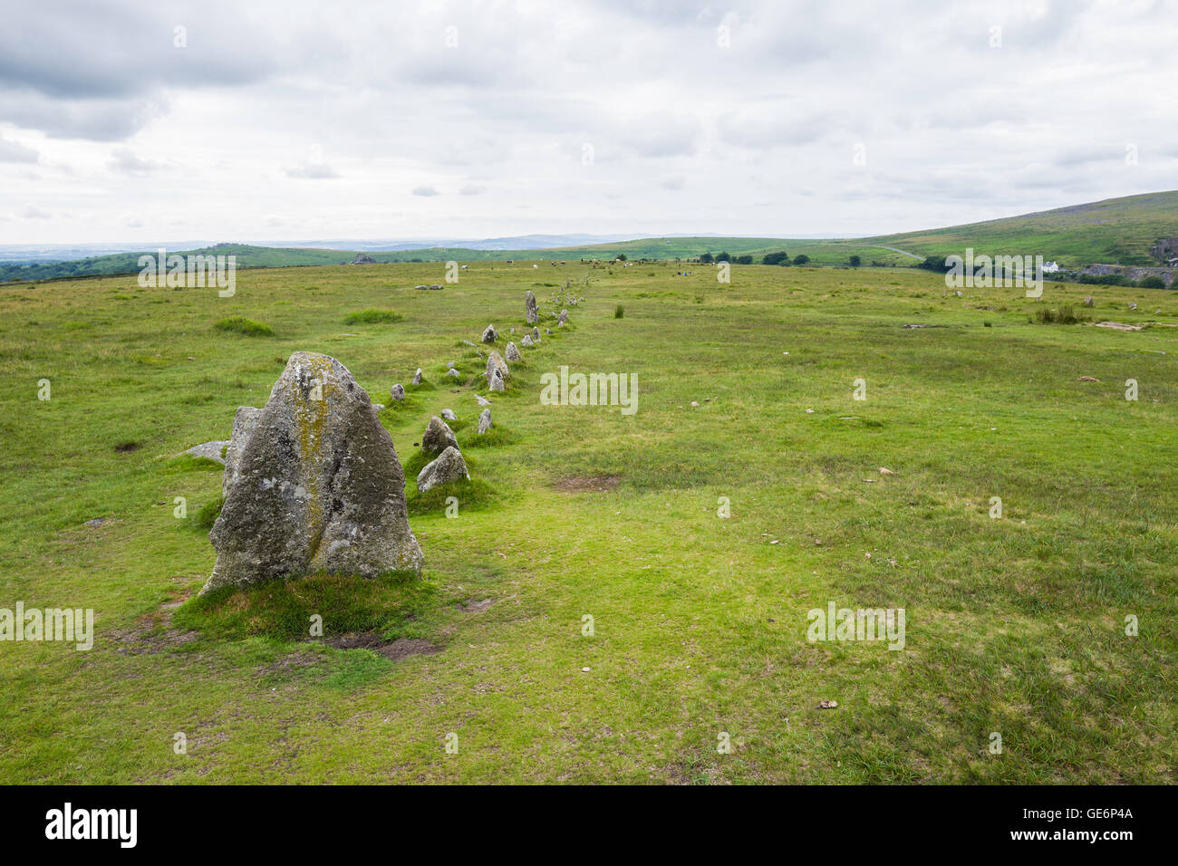 Terminal Stein und südliche Reihe stehenden Steinen, Merrivale Ausgrabungsstätte, Dartmoor, in der Nähe von Princetown, Devon, England, UK Stockfoto