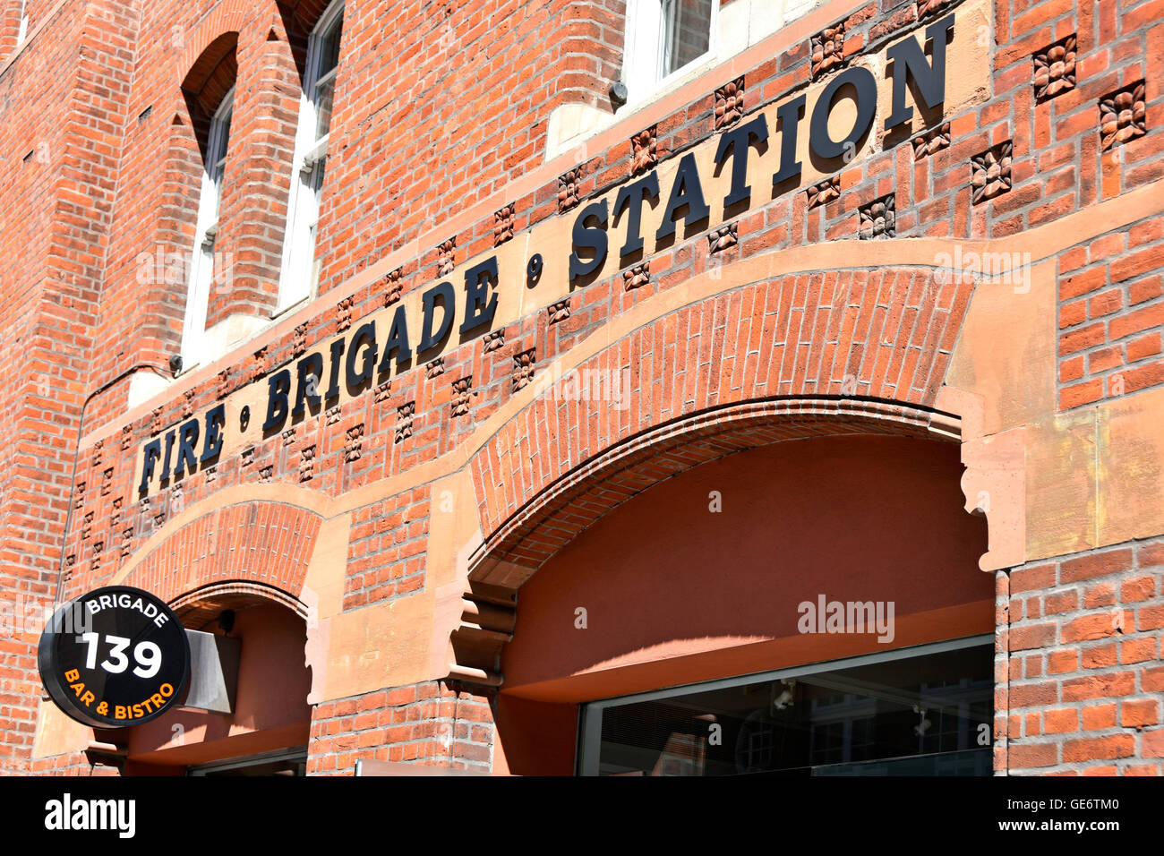 "Brigade Bar & Bistro" Sozialunternehmen Restaurant Umwandlung von redundanten Ziegelbau London Fire Brigade Station gebaut im Jahre 1879 in der Tooley Street UK Stockfoto