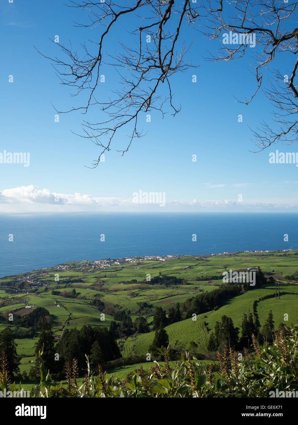 São Miguel grünes Land und blaue Meer Insellandschaft Stockfoto