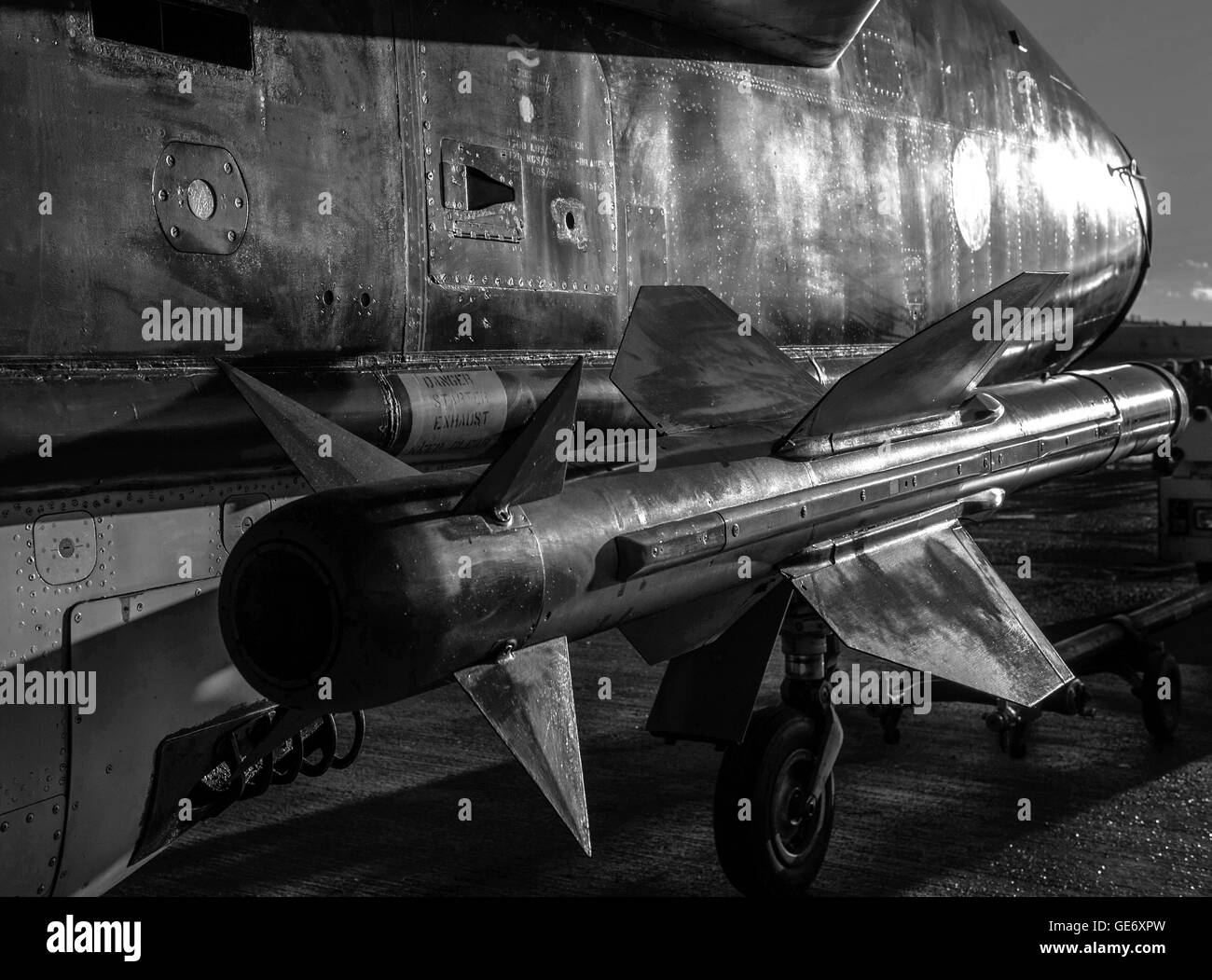 Rotes Top Rakete auf einen Blitz auf The Lightning Erhaltung Gruppe Bruntingthorpe Flugplatz Stockfoto