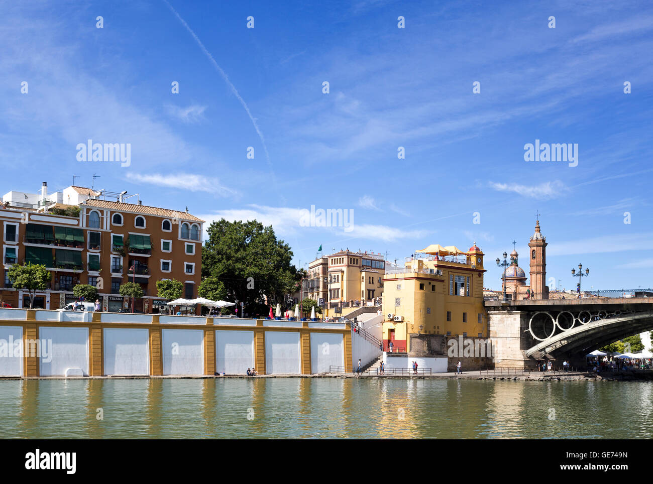 Berühmte Viertel am Westufer des Flusses Guadalquivir in Sevilla, Spanien Stockfoto