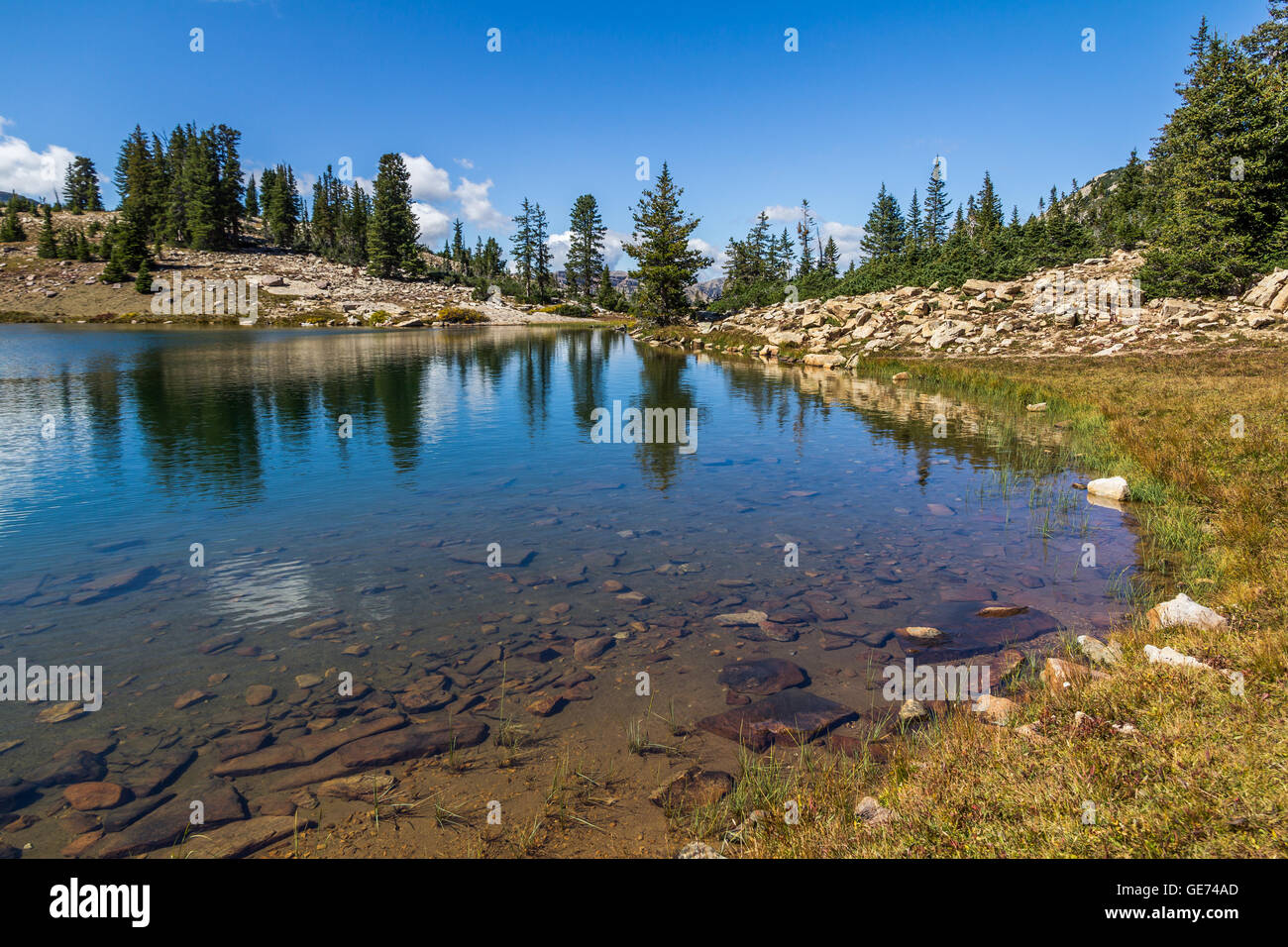 Reflexionen auf hohe See, Mirror Lake Scenic Byway, Utah Stockfoto