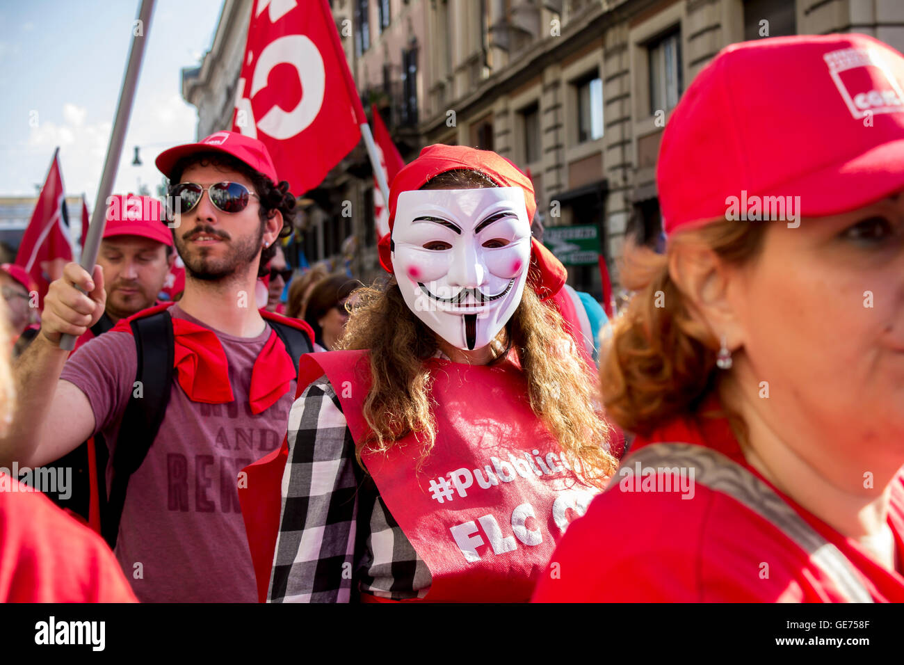 Demonstrant mit einer Maske bin ich Rache Stockfoto