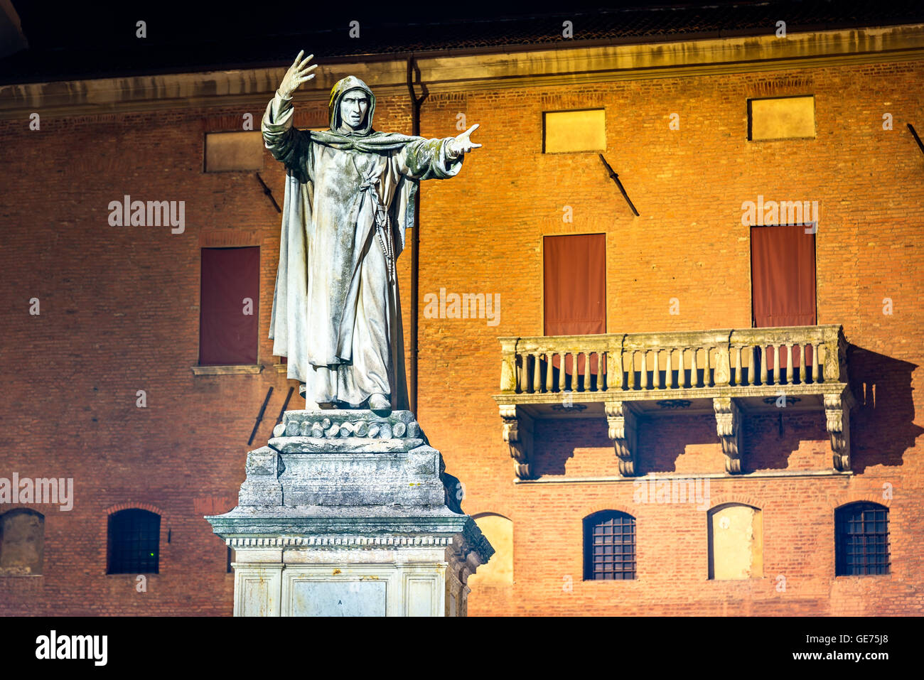 Denkmal für Girolamo Savonarola in Ferrara - Italien Stockfoto
