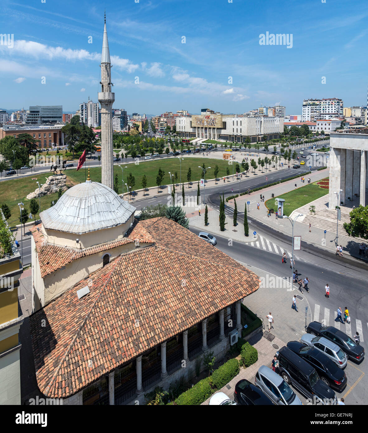 Blick auf den Et'hem-Bey-Moschee und Skanderbeg-Platz, das nationale historische Museum, Tirana, Albanien, Stockfoto