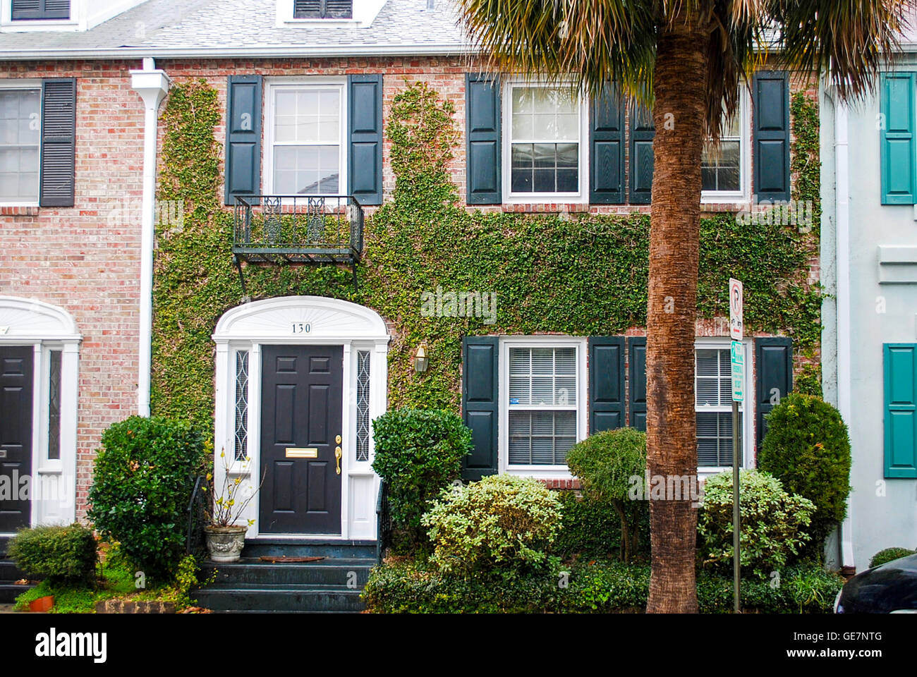 Efeu bedeckt Haus im Charleston South Carolina USA Stockfoto