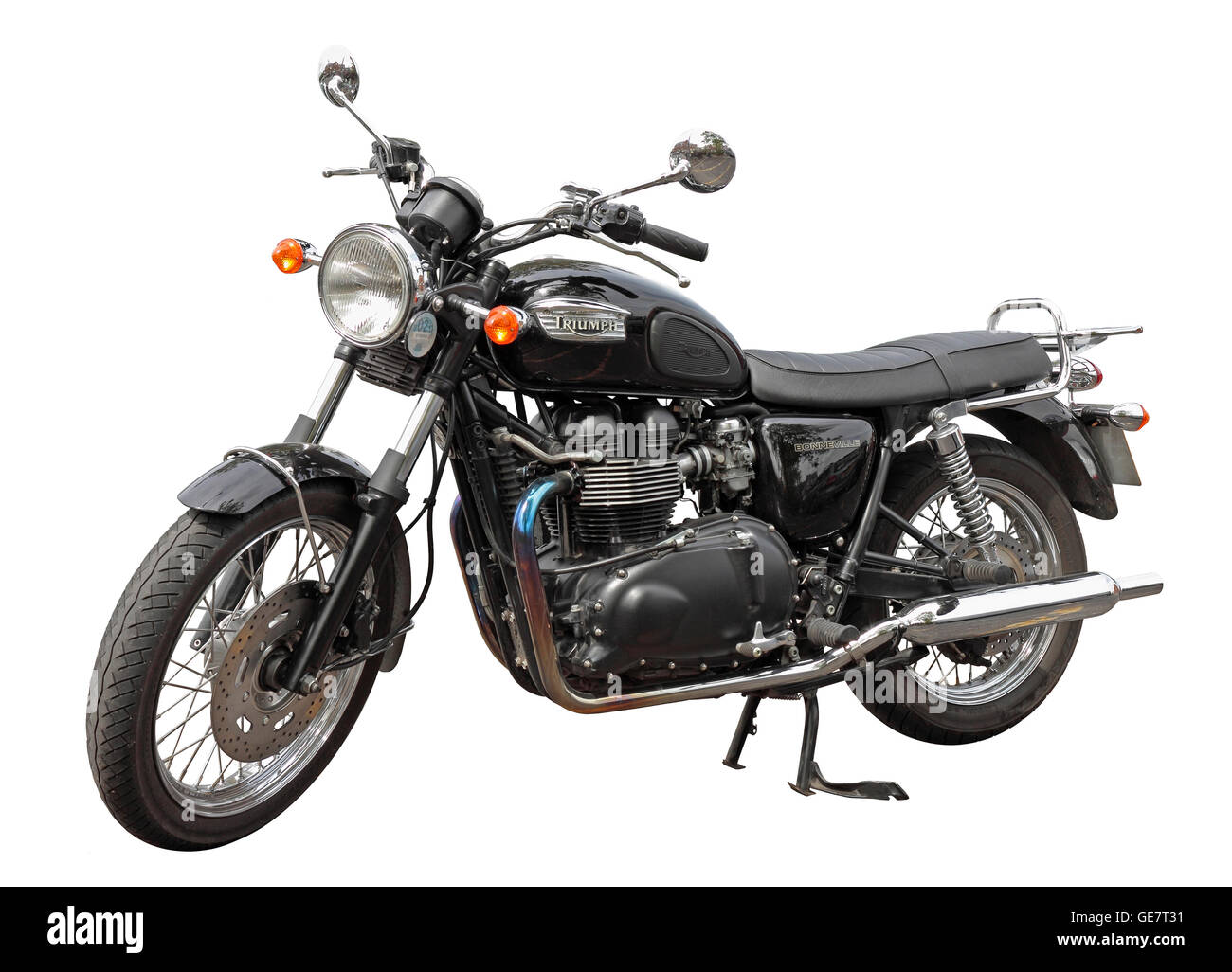 Schwarz Triumph Bonneville Motorrad isoliert auf einem weißen Hintergrund. Stockfoto