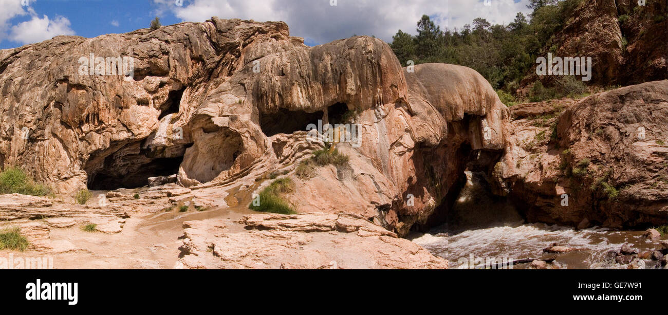 Soda Damm westlich von Santa Fe, New Mexico entsteht aus Wasser aus unterirdischen heißen Quellen, die seit Jahrhunderten geflossen ist. Stockfoto