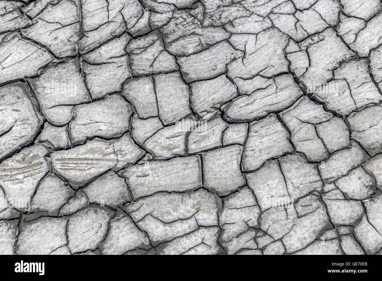 Risse im getrockneten Boden in der trockenen Saison als Textur Stockfoto