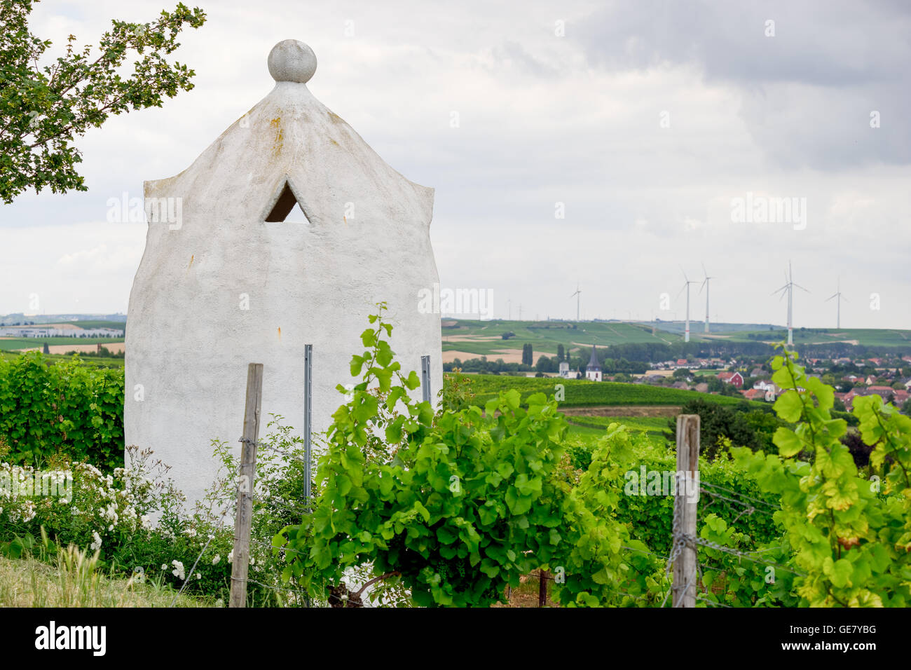 Weingut Unterschlupf im Stil einer italienischen Trullo in Rheinhessen, Deutschland, Rhein-Hessen. Stockfoto