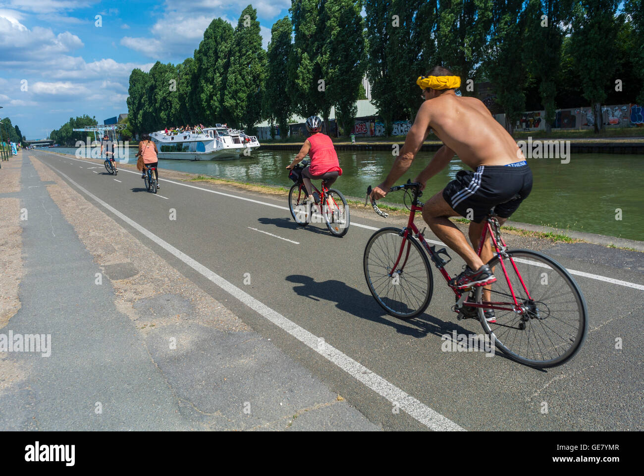 Bobigny, Frankreich, Franzosen Radfahren im Park in der Nähe des L'Ourcq-Kanals, Pariser Vororte, seine saint denis, Radfahren, Radweg Paris Stockfoto