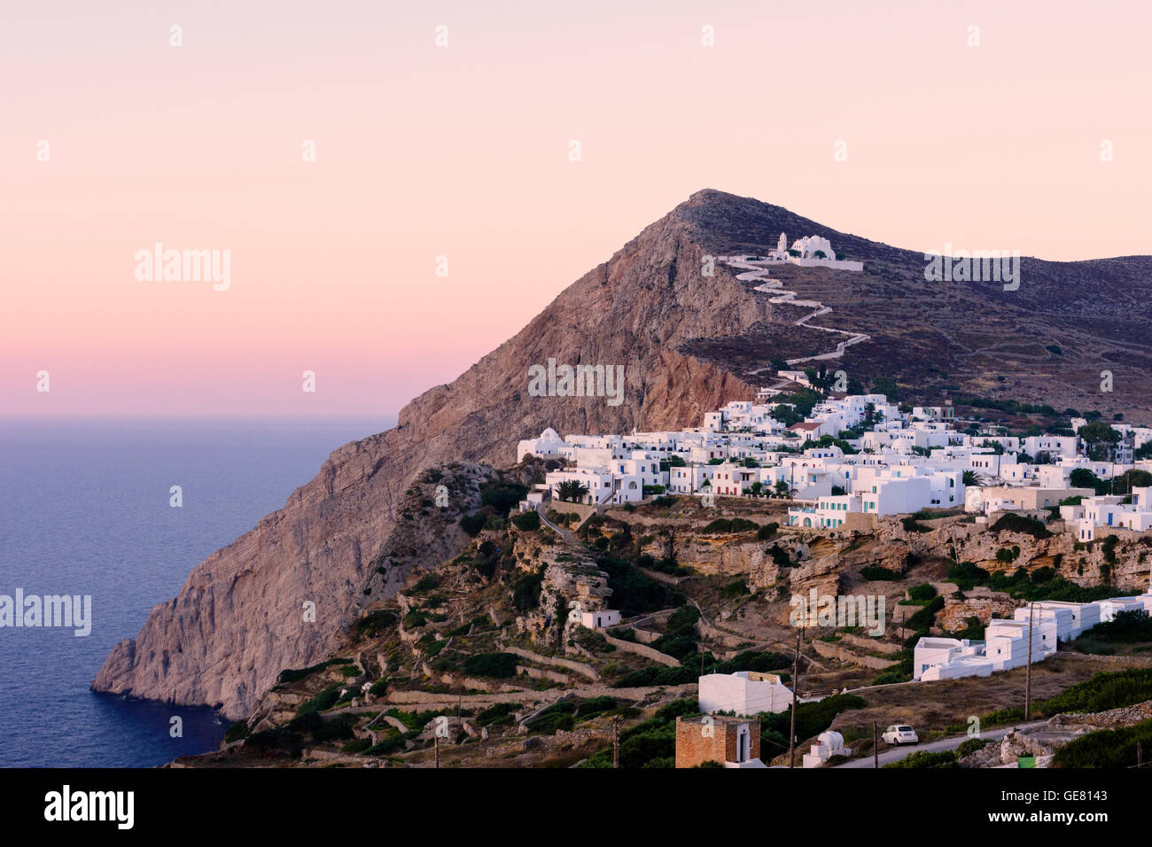 Sonnenuntergang Uber Der Chora Folegandros Und Die Kirche Panagia Folegandros Insel Kykladen Griechenland Stockfotografie Alamy