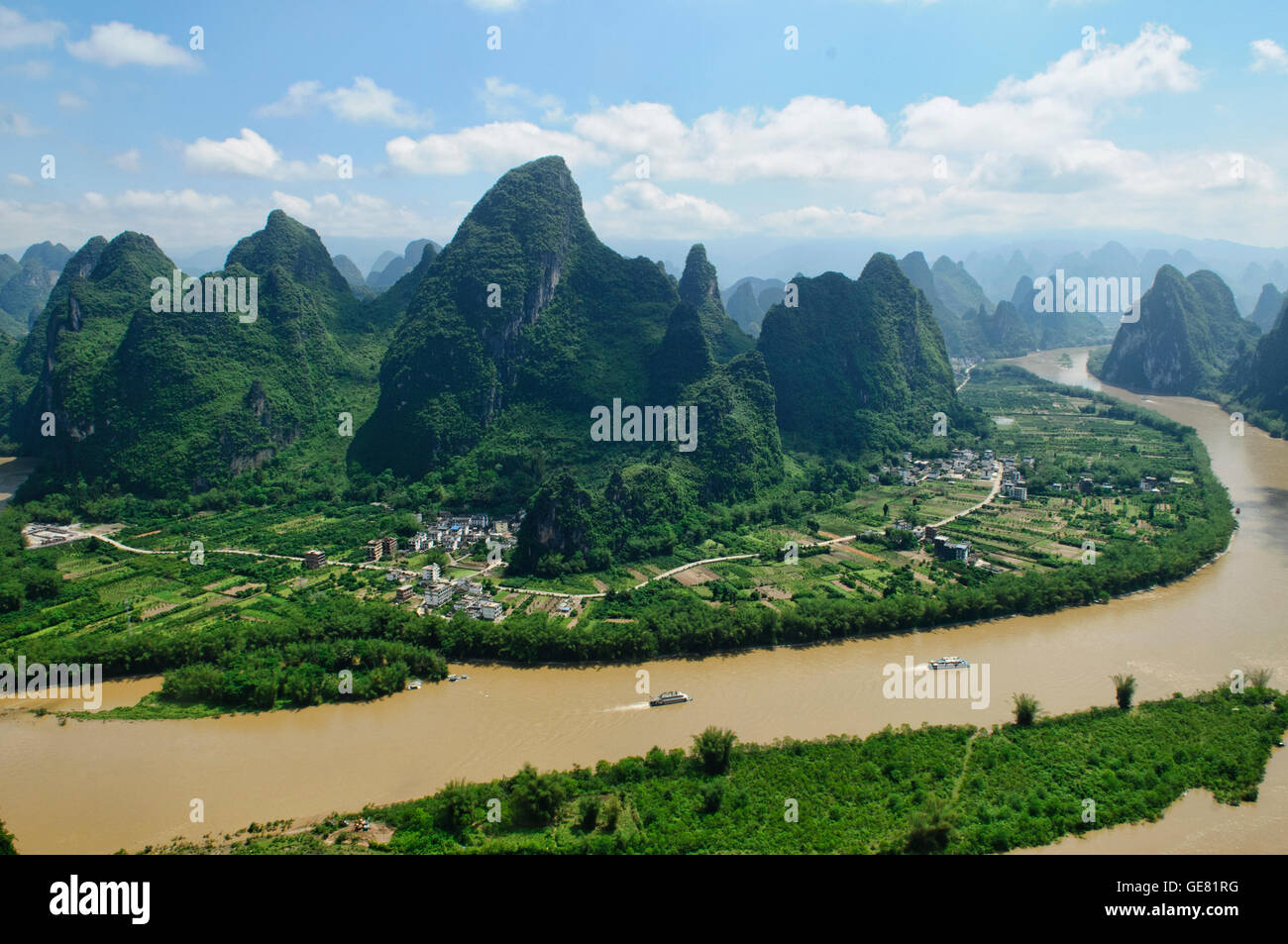 Li-Fluss und Blick auf die Berge von Laozhai Shan Berg, Xingping, autonome Region Guangxi, China Stockfoto