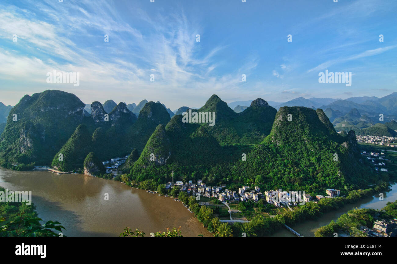 Li-Fluss und Blick auf die Berge von Laozhai Shan Berg, Xingping, autonome Region Guangxi, China Stockfoto