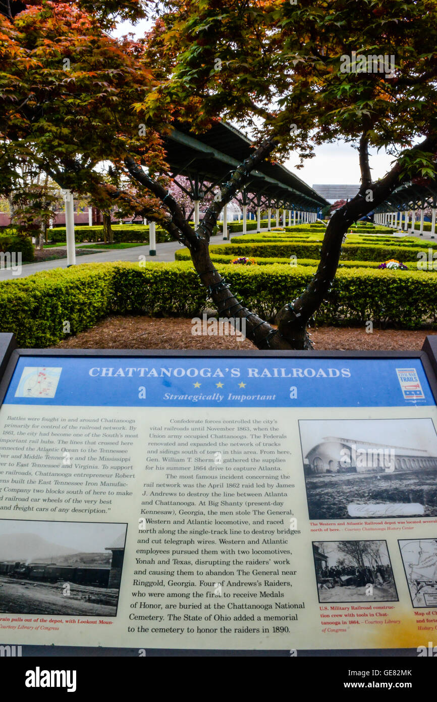 Historische Chattanooga Eisenbahnen Zeichen Informationstafel auf dem Gelände der Chattanooga Choo Choo Hotelkomplex in TN Stockfoto
