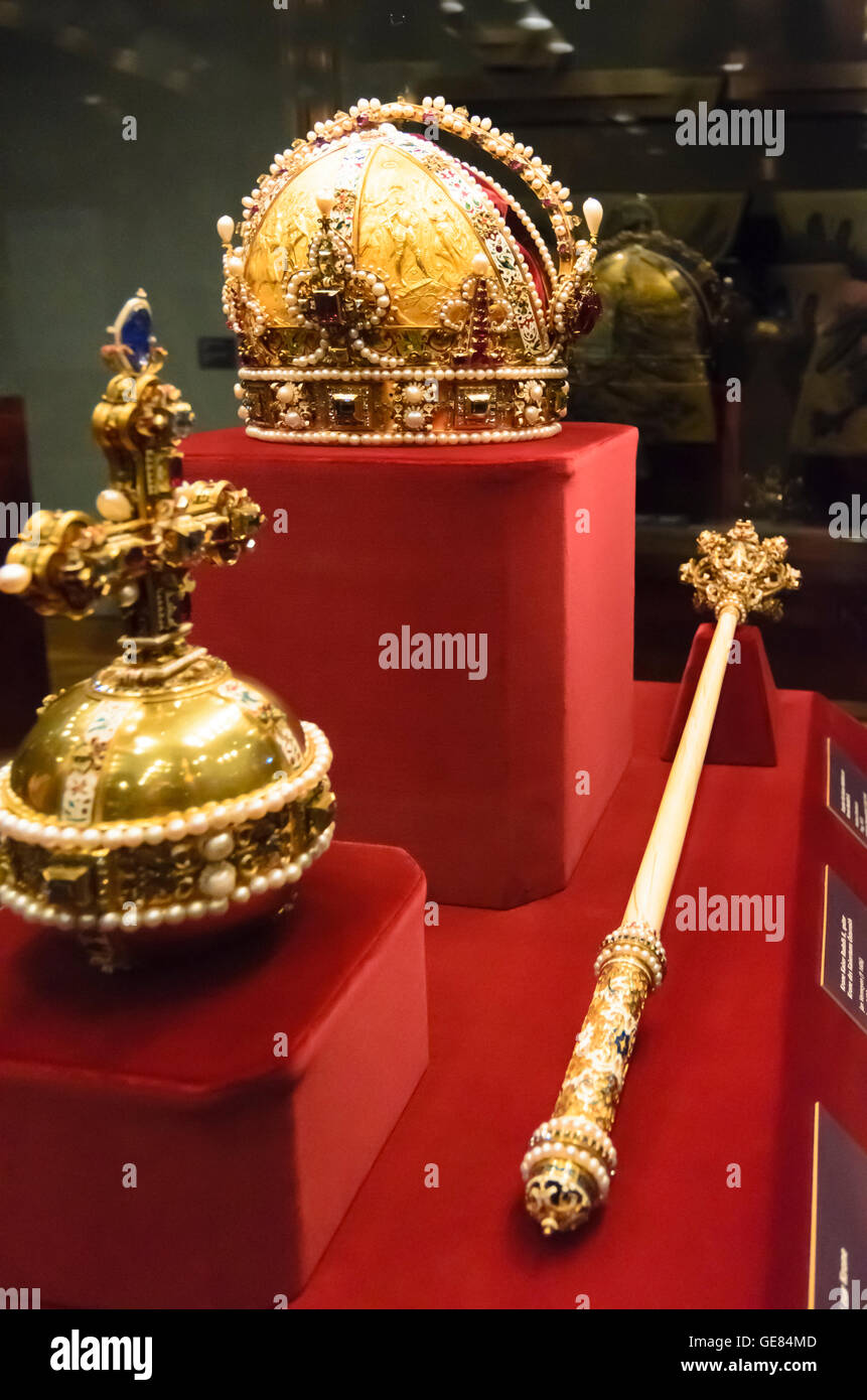Wien, Wien Schatzkammer in der Hofburg Insignien und Gewänder des