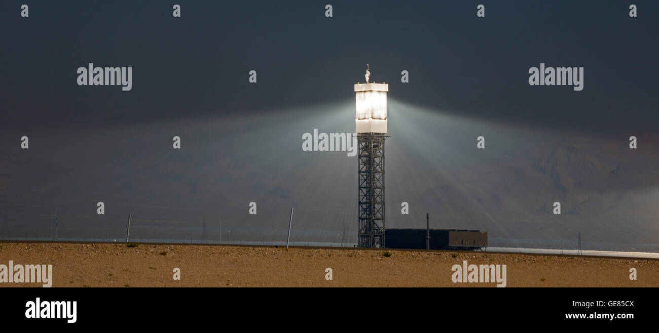 NRG Energy Ivanpah Solar Project, ein solar thermische elektrische Erzeugungsanlage in der Mojave-Wüste. Stockfoto