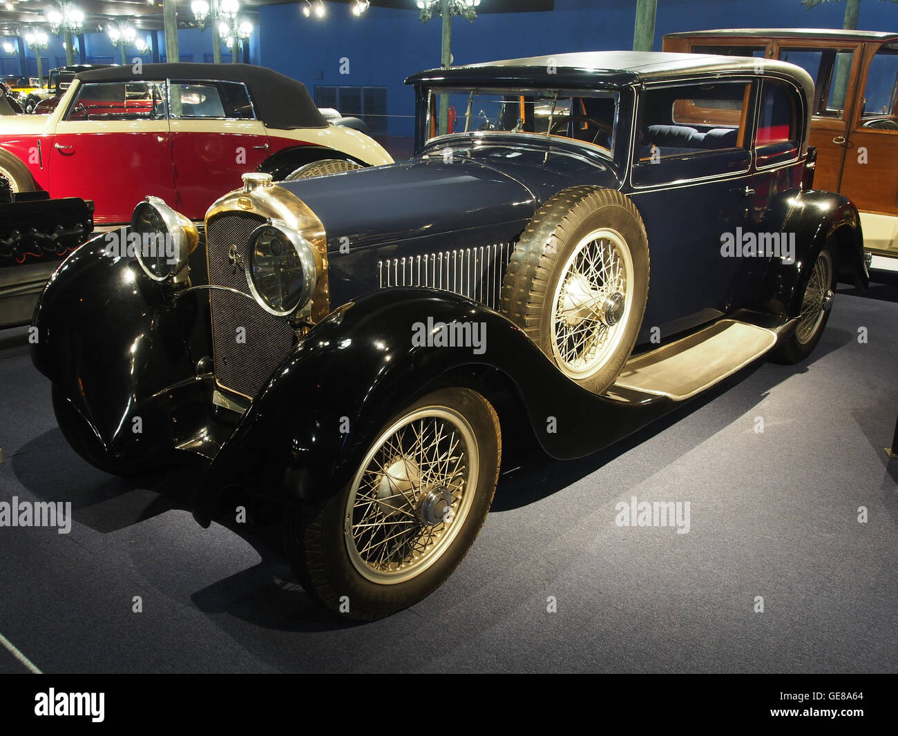 Der 1924er Peugeot Coach Type 174, angetrieben von einem 75-PS-Motor mit einem Hubraum von 3828 ccm, ist ein Beispiel für das frühe Luxusfahrzeug-Design, das Geschwindigkeiten von 100 km/h erreichen kann Stockfoto
