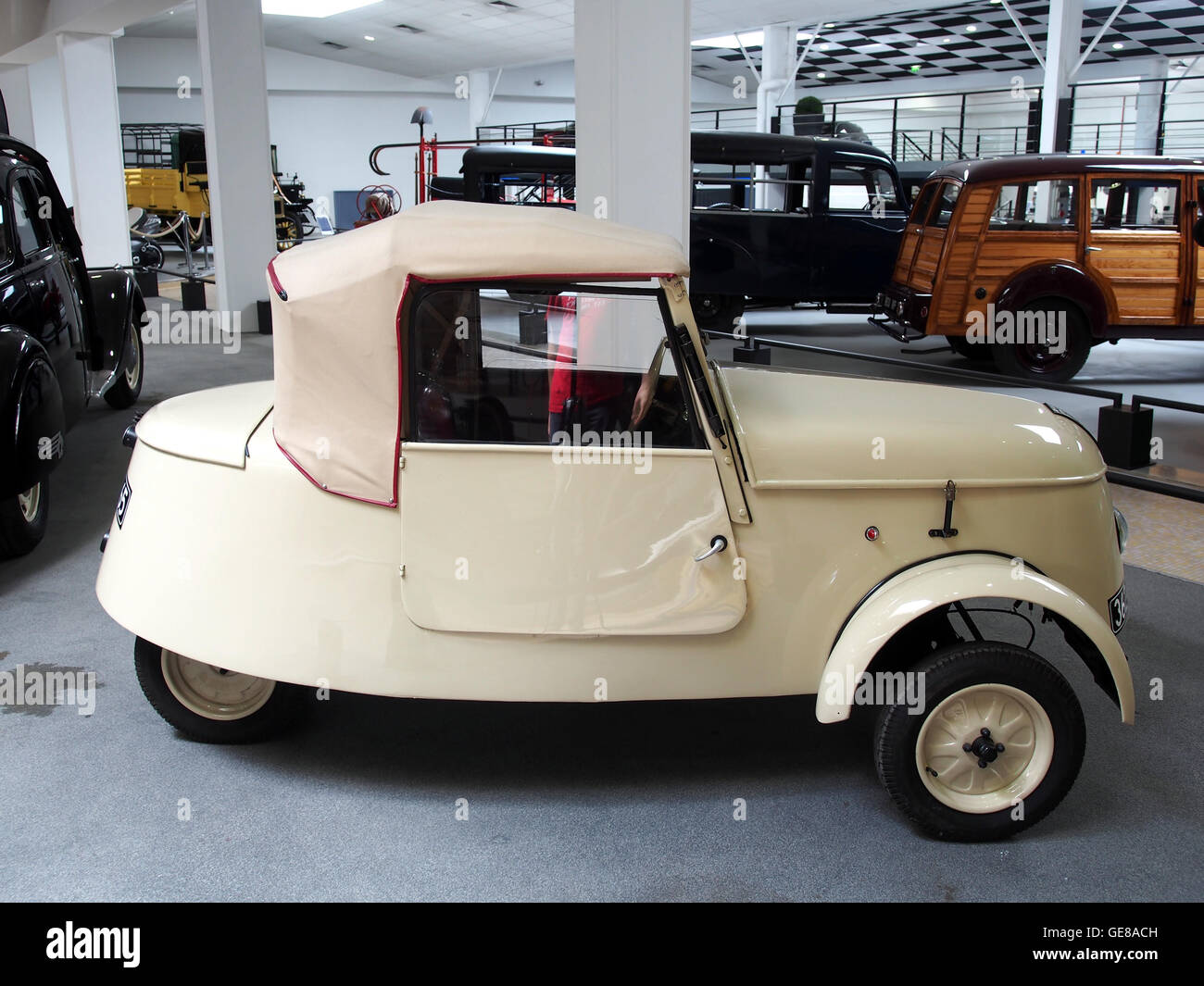 1942-Peugeot Voiture LégC3A8re de Ville-Foto 5 Stockfoto