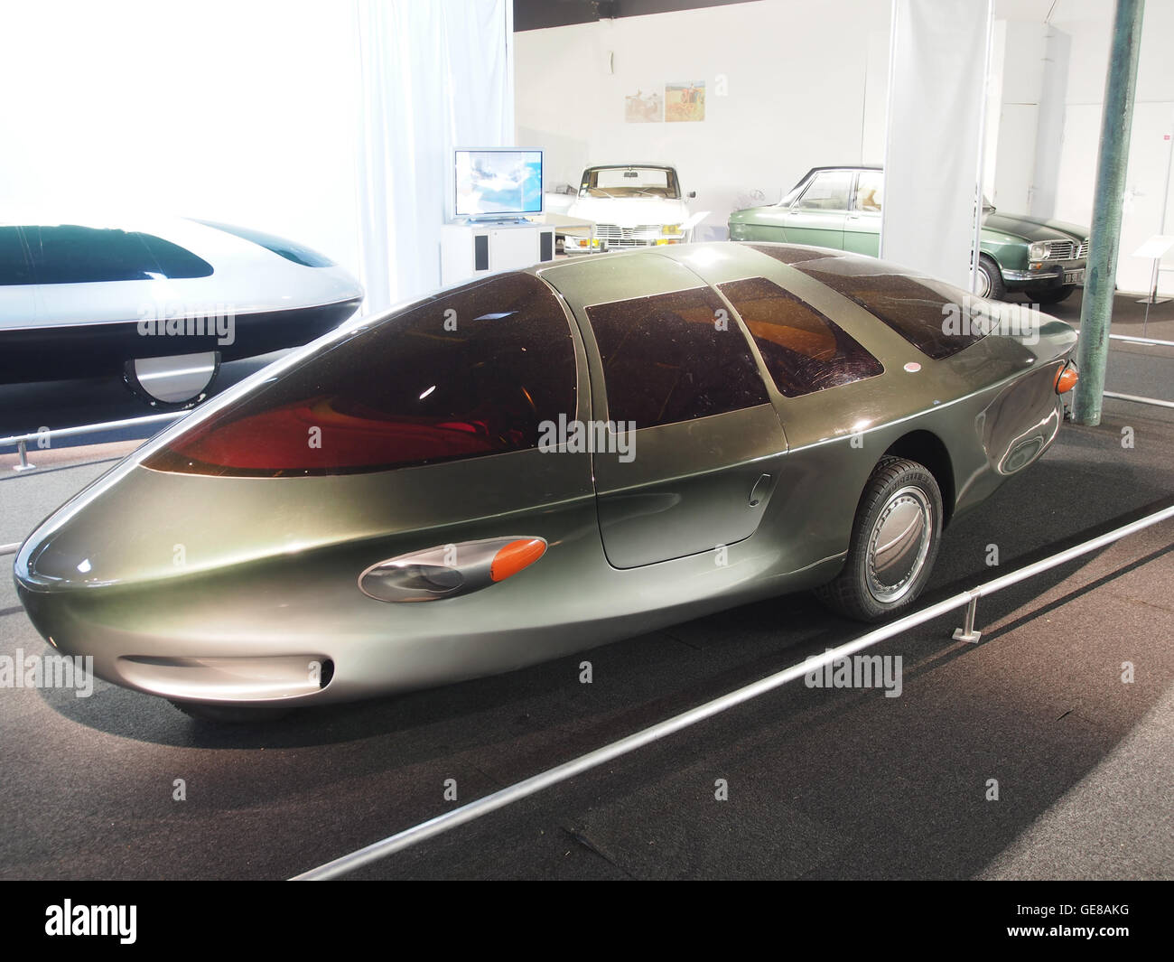 Der 1996er Ellipsis Prototyp No5 Squale ist ein bahnbrechendes Design für Versuchsfahrzeuge, das mit seinem futuristischen Stil und seiner innovativen Technologie die Grenzen der Automobilherstellung erweitert. Stockfoto
