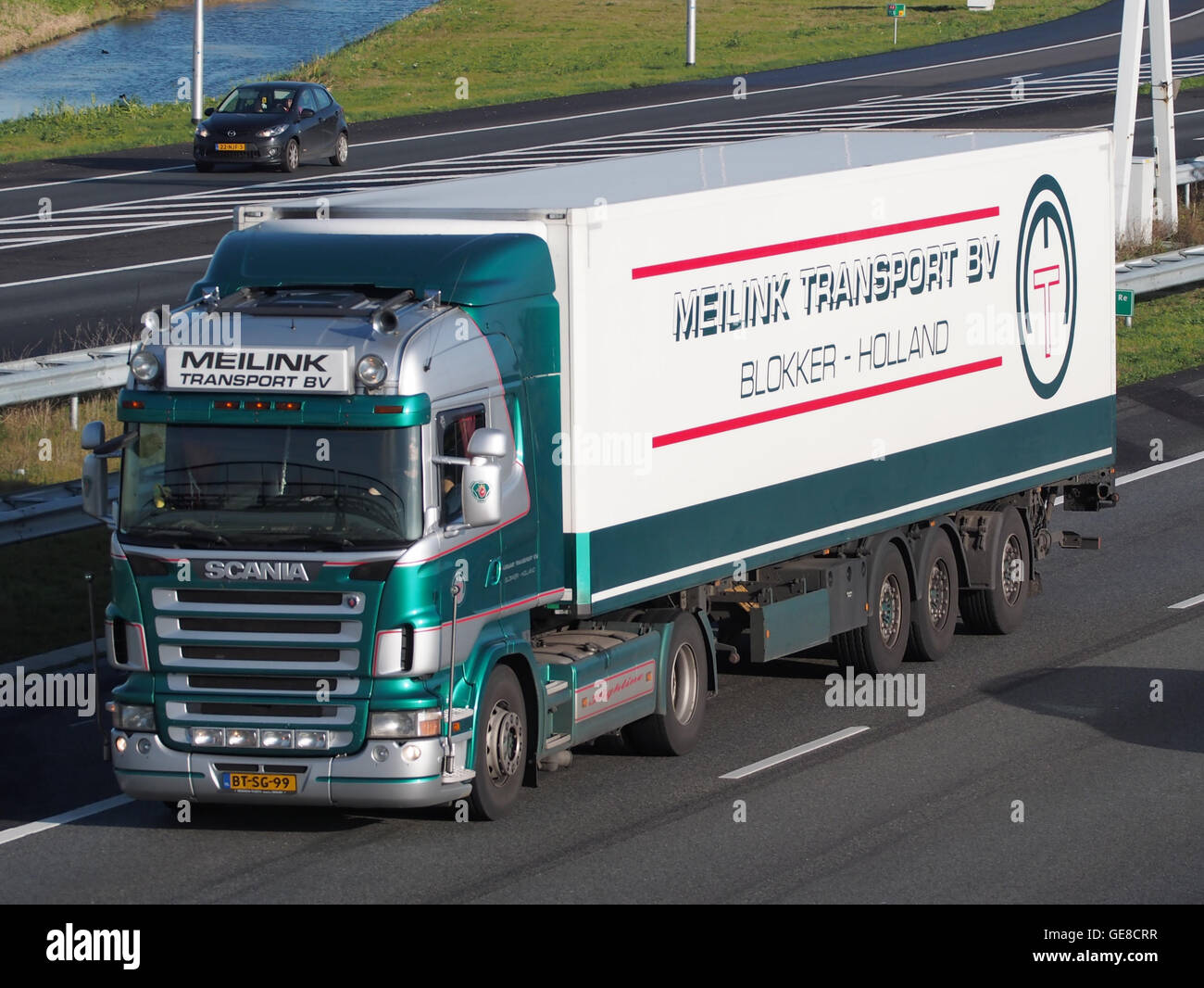 Meilink Transport betreibt eine Flotte von Scania-Lkws, die effiziente Logistik- und Transportdienstleistungen erbringen. Diese Lkws sind bekannt für ihre Zuverlässigkeit und Leistung im gewerblichen Transport und gewährleisten eine sichere Lieferung von Waren über Regionen hinweg. Stockfoto