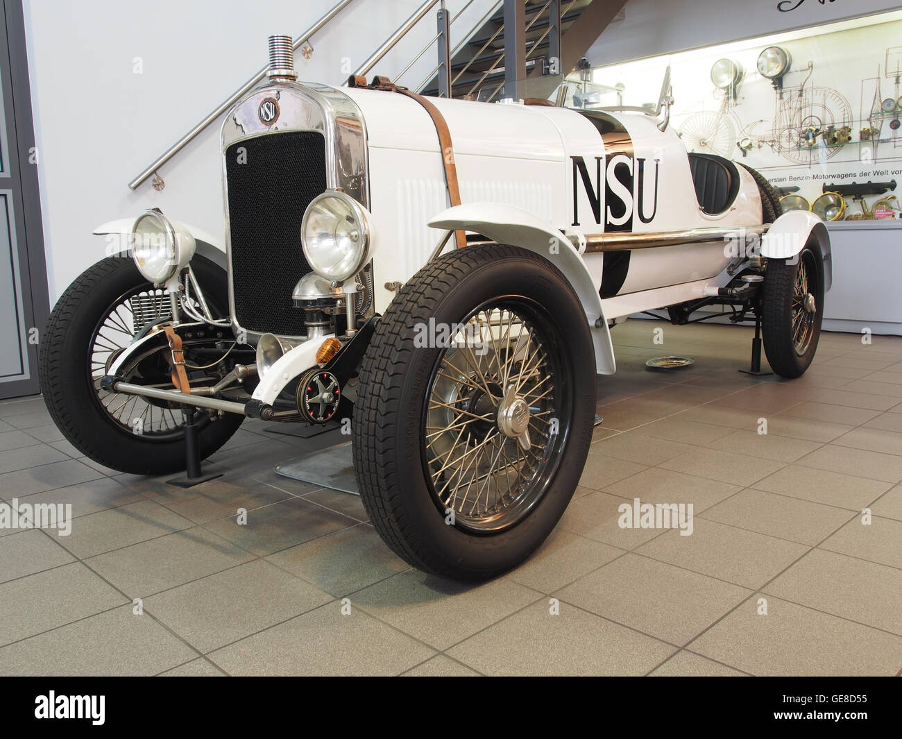 Eine Oldtimer-Fotografie des NSU Typ 5-25, eines Autos der NSU Motorenwerke aus dem frühen 20. Jahrhundert. Dieses Modell repräsentiert die Automobilgeschichte und Designentwicklung des Unternehmens in den ersten Jahren der Automobilindustrie. Stockfoto