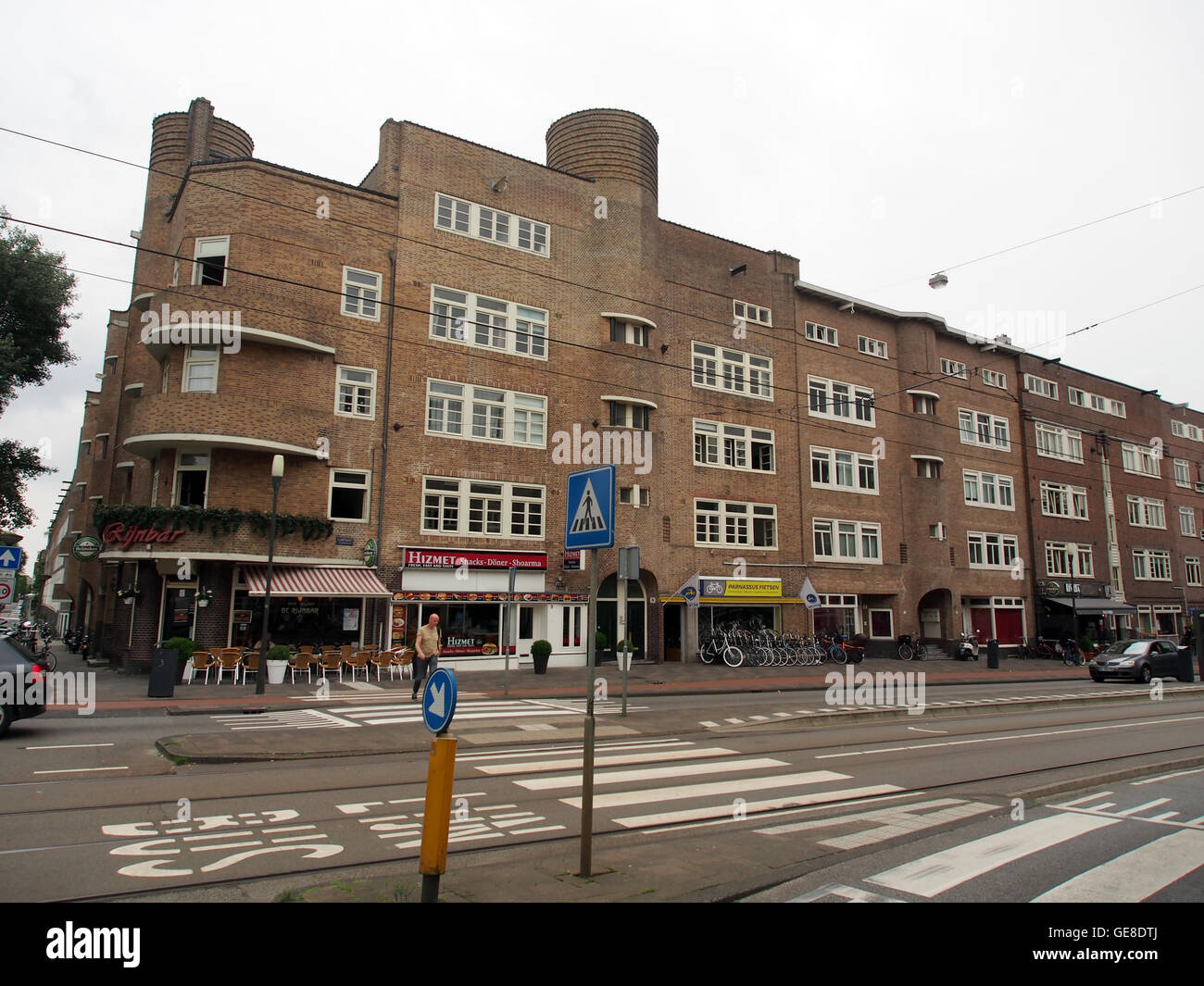 Die Rijnstraat 1-9 bezieht sich auf eine Straße in einem Gebiet von bedeutender historischer und architektonischer Bedeutung. Die Gebäude in dieser Gegend weisen oft traditionelle niederländische Architektur auf, die sowohl Wohn- als auch Gewerbeflächen kombiniert. Stockfoto