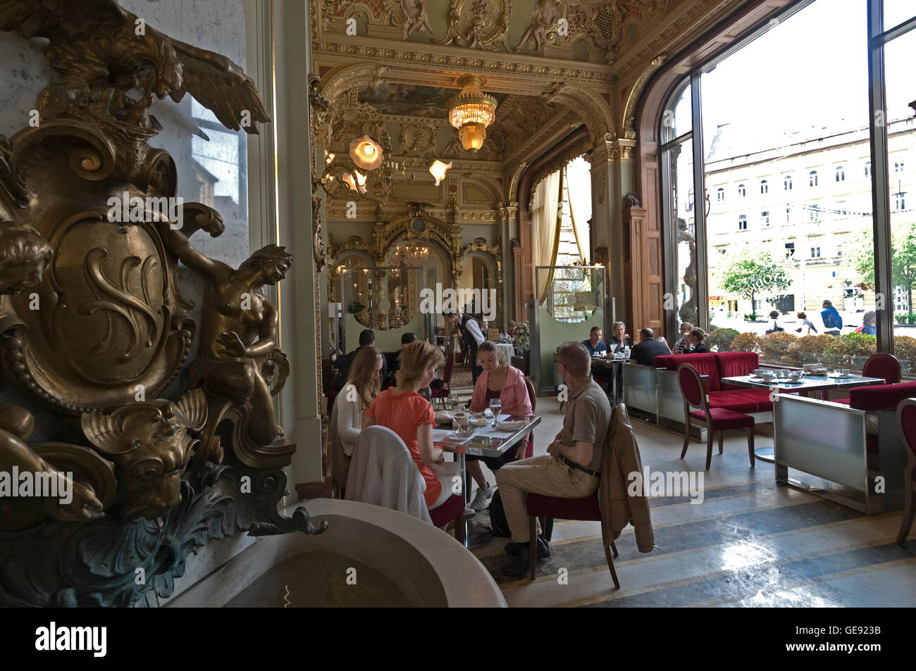 Der Innenraum des New York Cafe mit seinen Charme Mode ist Teil des Boscolo Budapest Hotels, ein 5-Sterne Luxushotel, form Stockfoto